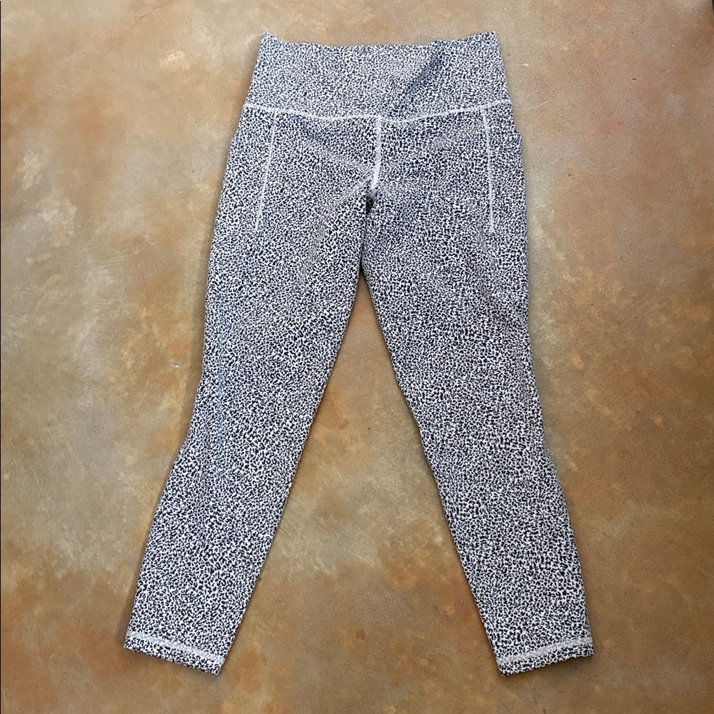 ATHLETA Salutation Stash Pocket 7/8 Textured Tight - Picture 2 of 5